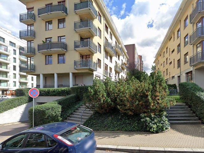 4 U Living Prag Image