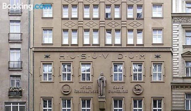 Church pension praha husuv dum