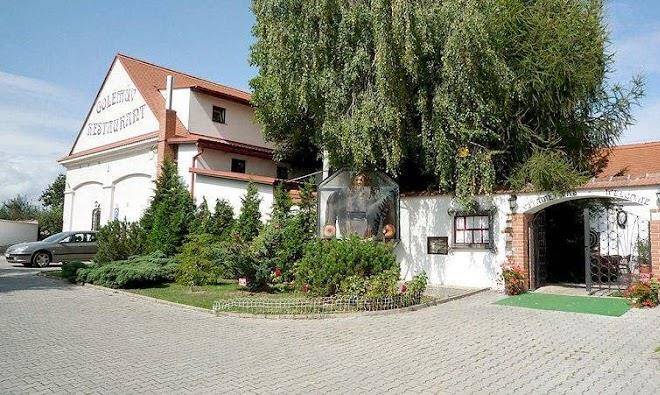 Golden golem hotel