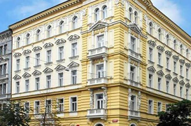 Hotel adlon
