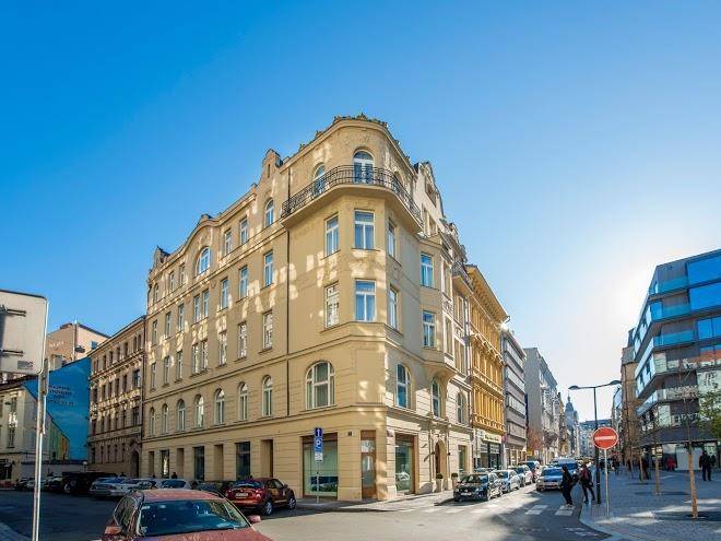 Hotel golden crown