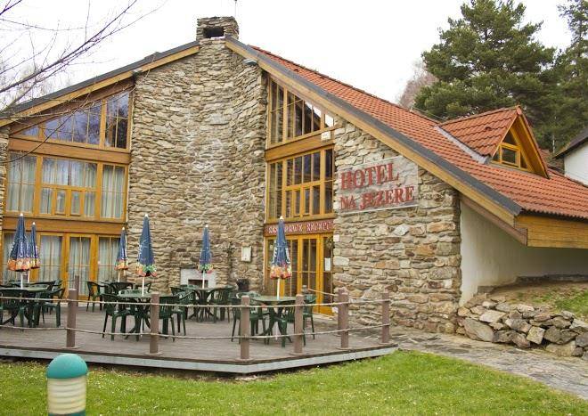 Ea hotel on the lake