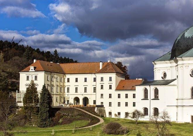 Spolecenske a vzdelavaci centrum zamek krtiny