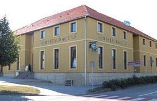 Restaurace a penzion u kostela