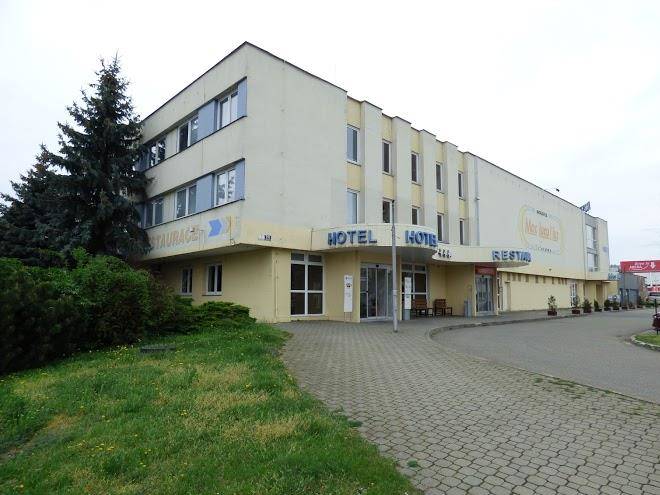 Hotel happy age