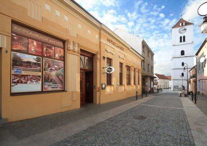Hotel a restaurace pod vezi straznice
