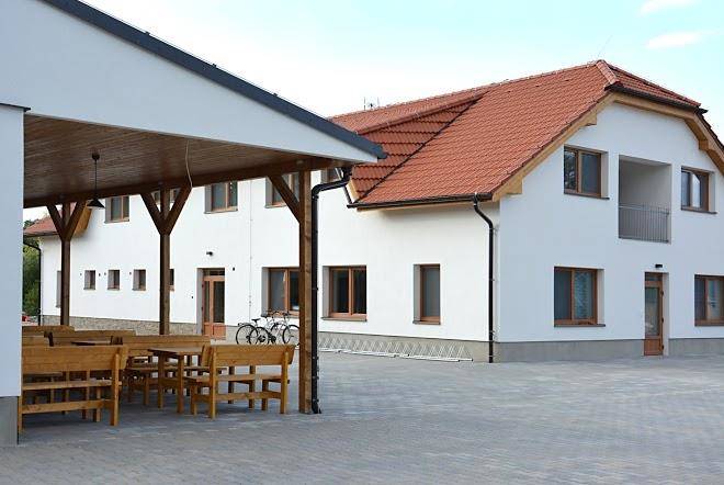 Na zelenem statku restaurace a penzion