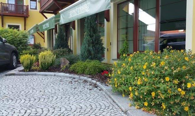 Hotel and restaurant vyprez