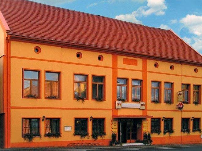 Hotel & motorest v udoli zlateho potoka