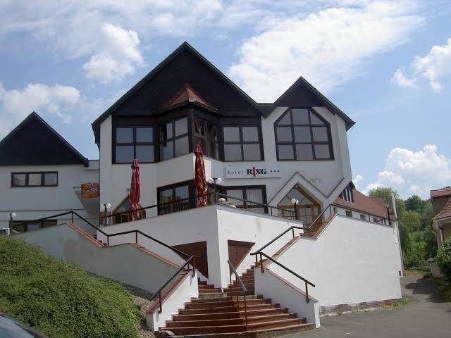 Hotel ring