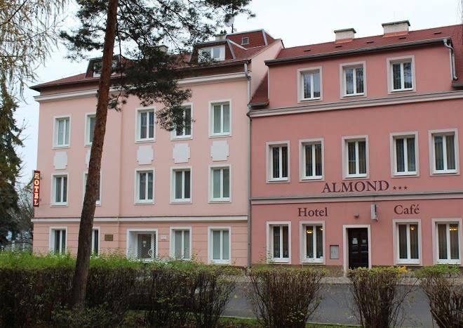 Hotel almond
