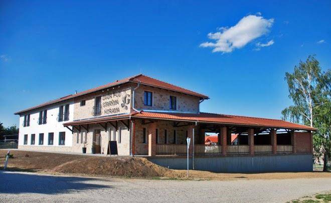 Dvur Pod Staryma Horama Image