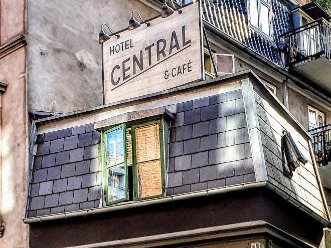 Central hotel & cafe