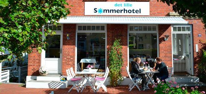 The small summer hotel