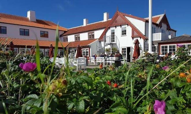 Ruth's hotel image