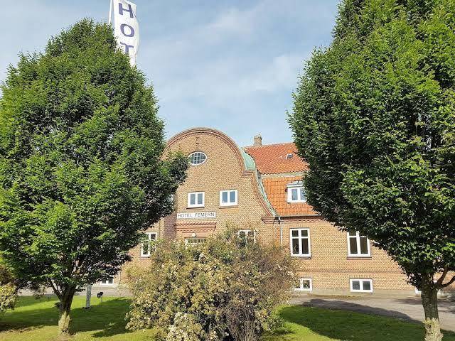 Hotel 3 bed and breakfast