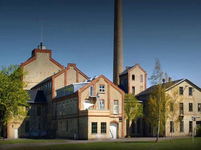 Hotel factory lodge
