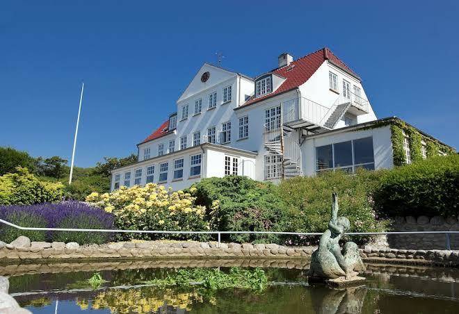 Strandhotel Rosnaes Image