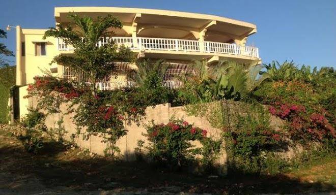 Bob & sue's hotel luperon