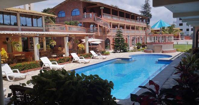 Romanos suites hotel