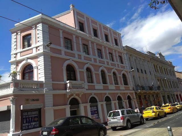 Hotel medio dia
