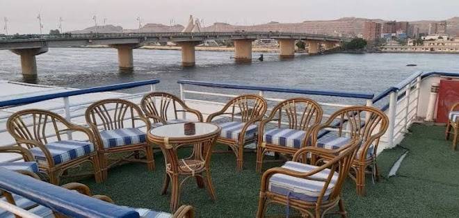 Queen isis floating hotel