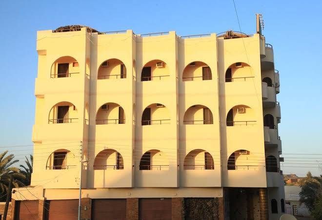 Western desert hotel & safari
