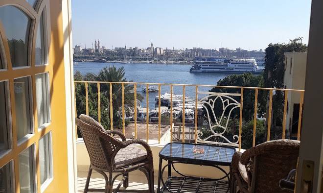 Spring hotel luxor