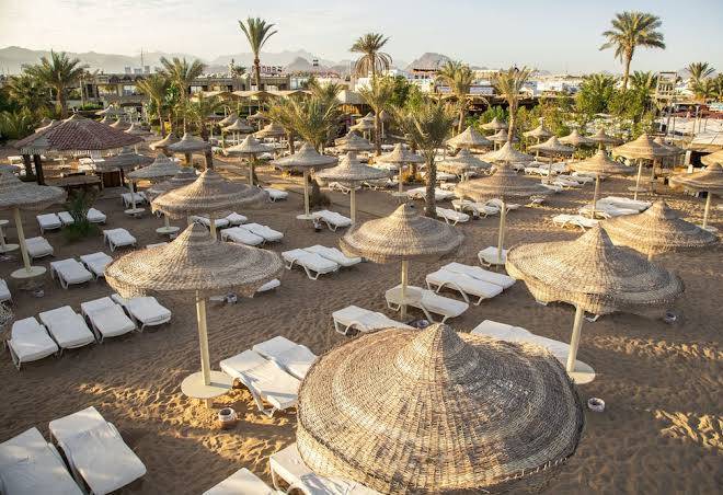 Cataract layalina naama bay