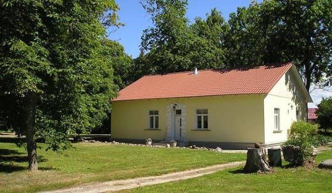 Paslepa manor