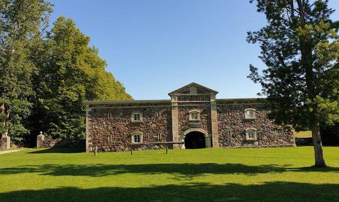 Padaste manor