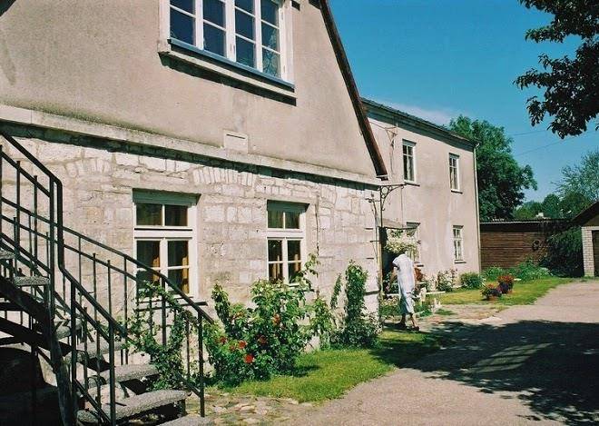 Studio khiron holiday studio