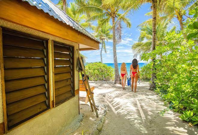 Barefoot manta island