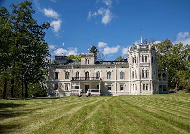 Kartanohotelli karhulan hovi