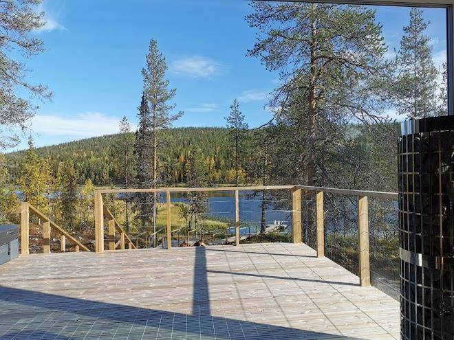 Arctic skylight lodge