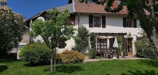 Hotel chambres d hotes la maison des chiens verts