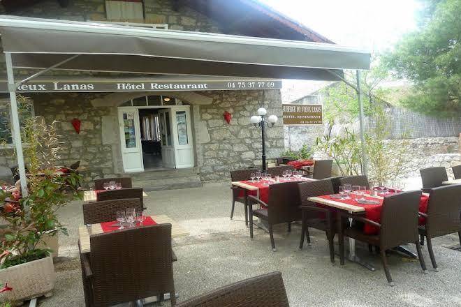 Auberge du vieux lanas hotel restaurant en ardeche