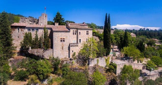 Chateau d'ucel chambre d'hotes & gites