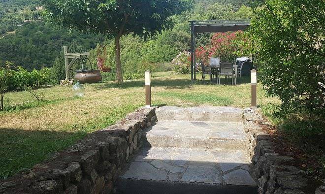 Le castagnou hebergement insolite chambre d'hotes tente lodge ardeche