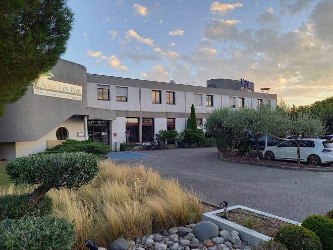 Hotel restaurant sous les pins