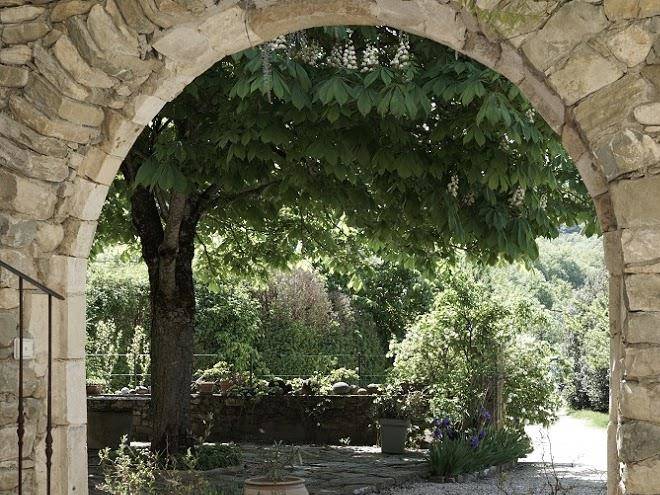 La cour du marronnier chambres d'hotes et gites en drome provencale