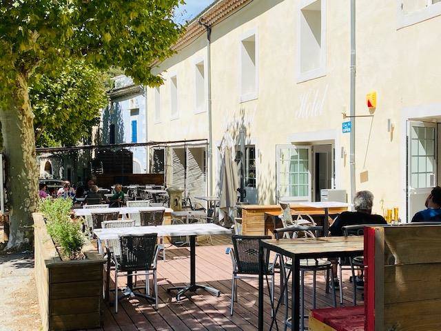 Restaurant Hotel Cafe Du Champ De Mars Image