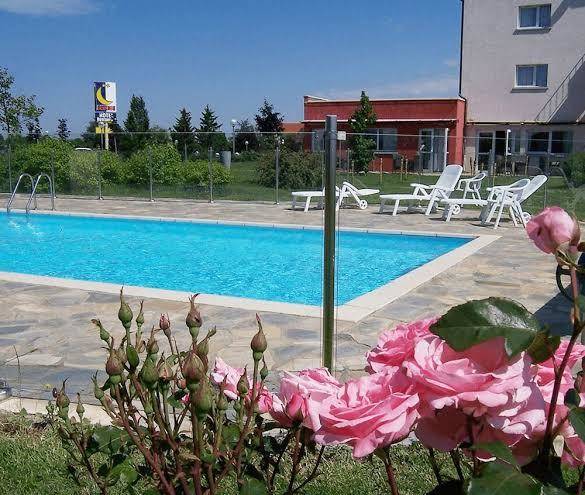 Artemis hotel
