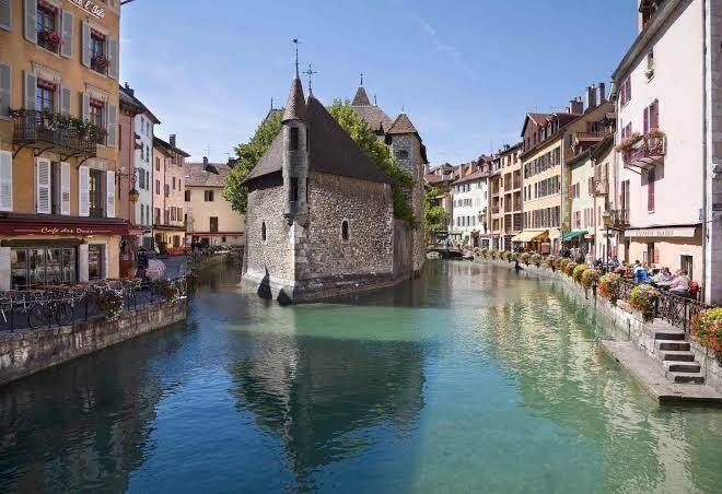 Ibis styles annecy gare centre
