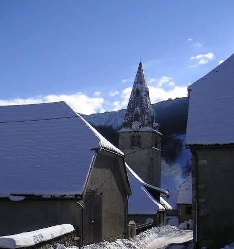 Au Gai Soleil Du Mont Aiguille Image