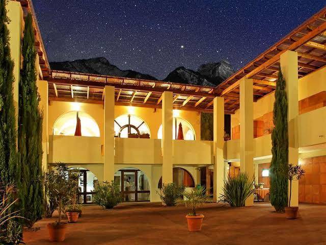 Hotel dauphin blanc