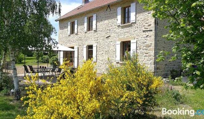 Aux 2 puys gite chambres et table d'hotes