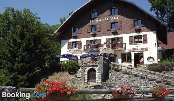 Le margeriaz hotel bar restaurant
