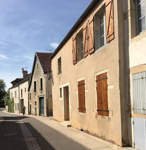 Havre De Paix Au Coeur Du Vieux Fontaine Les Dijon Image