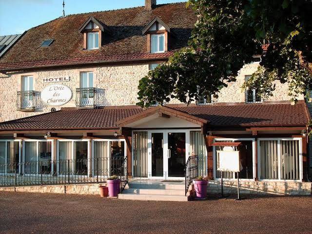Logis Hotel Restaurant l'Oree des Charmes